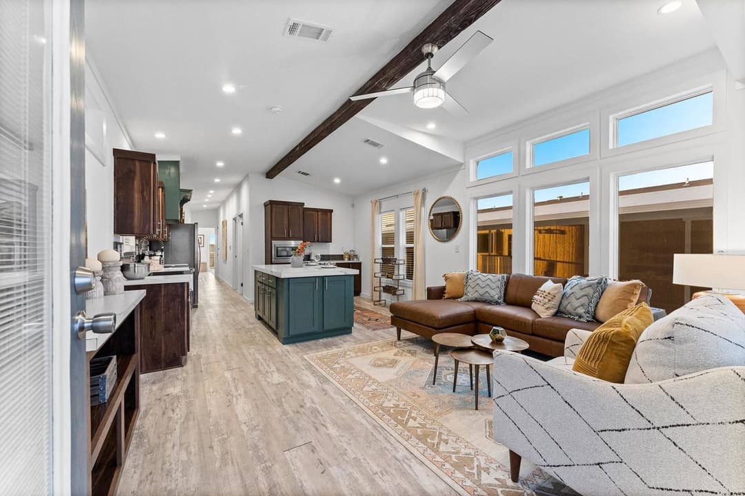 Innovation p interior home features