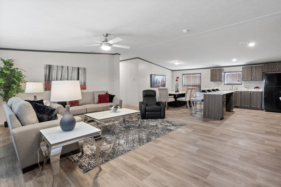 The pawn interior home features