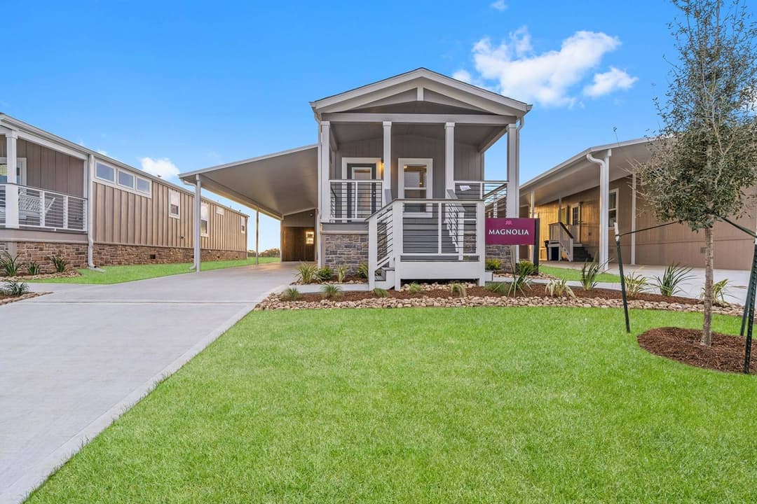 Innovation p exterior home features