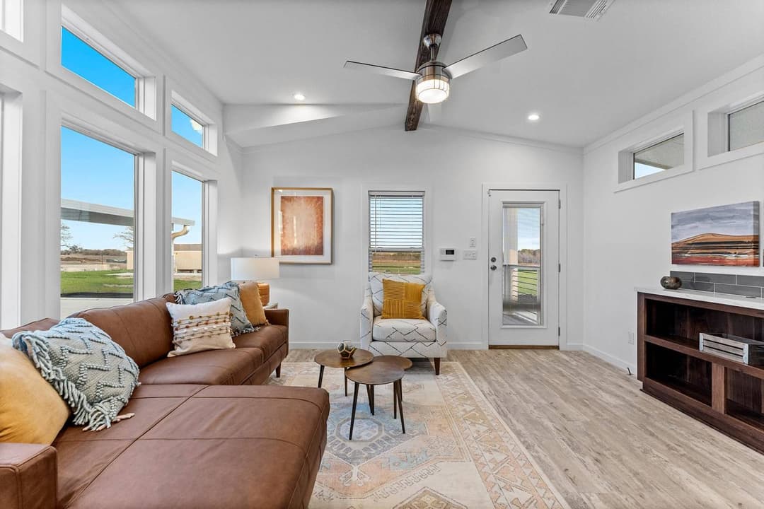 Innovation p interior home features