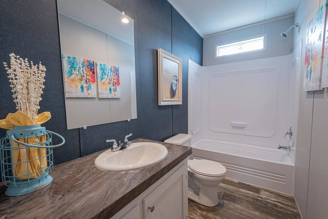 Redman rm3268a bathroom home features