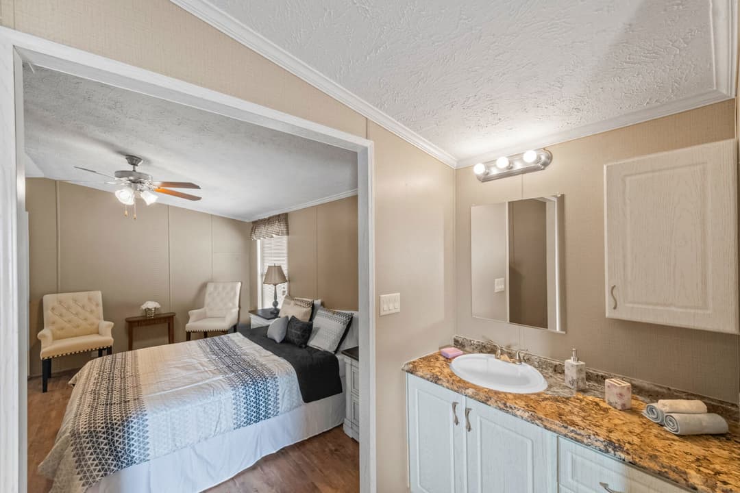 The knight bathroom and bedroom home features