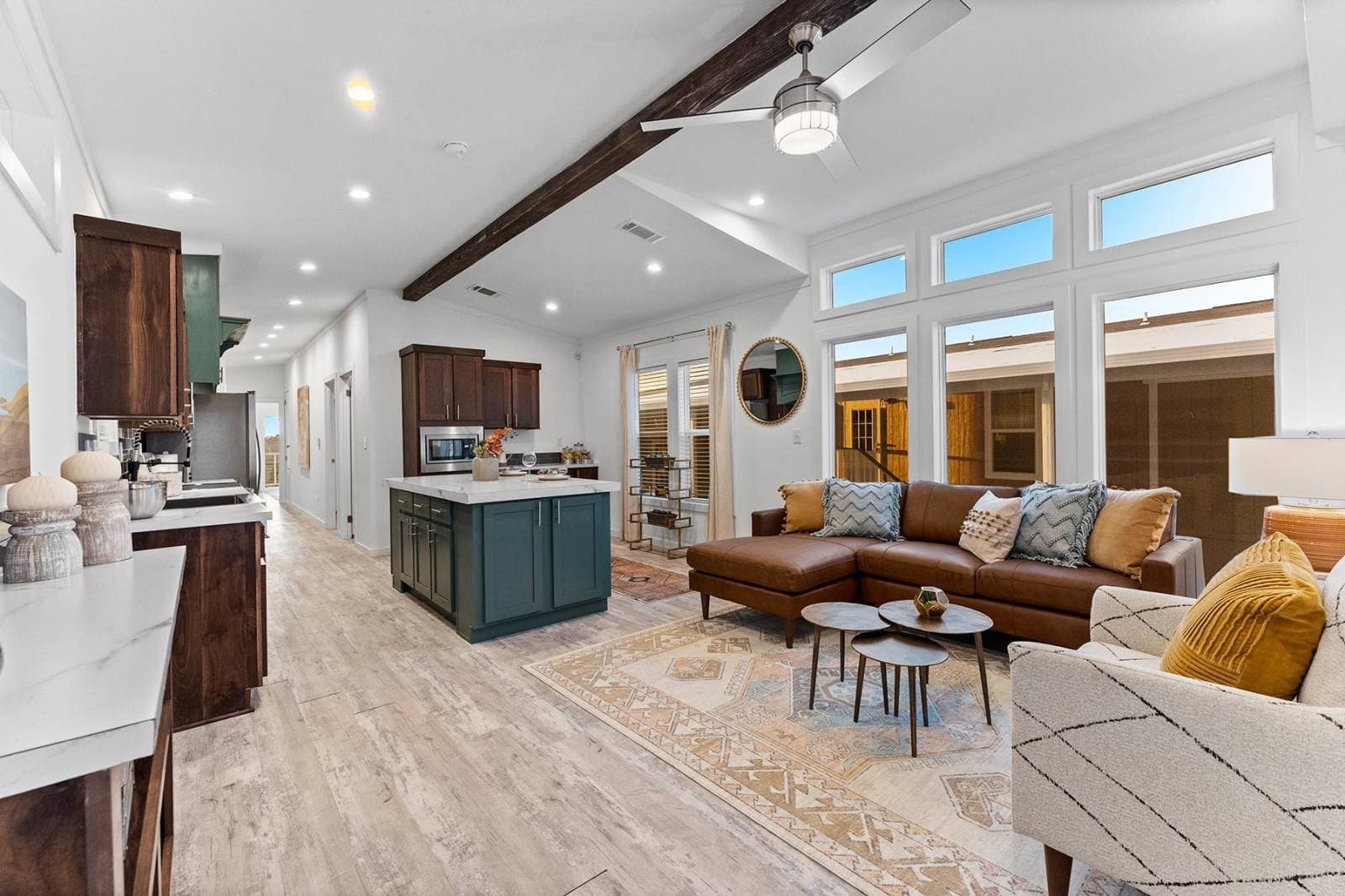 Innovation p interior home features