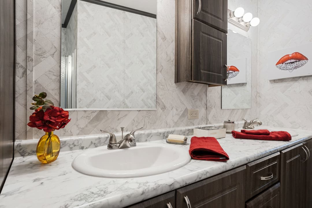 The pawn bathroom home features