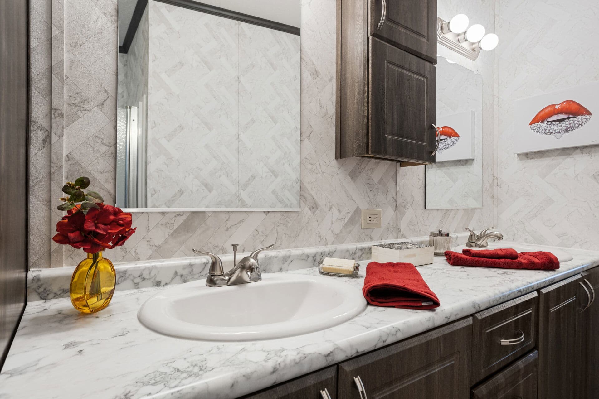The pawn bathroom home features