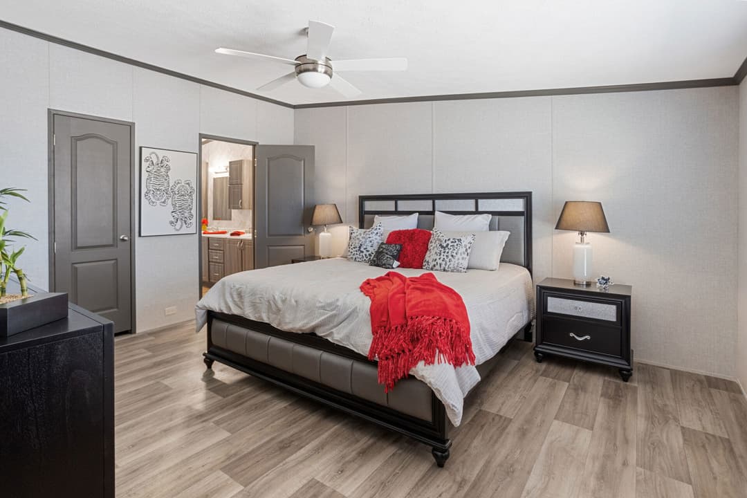 The pawn bedroom home features