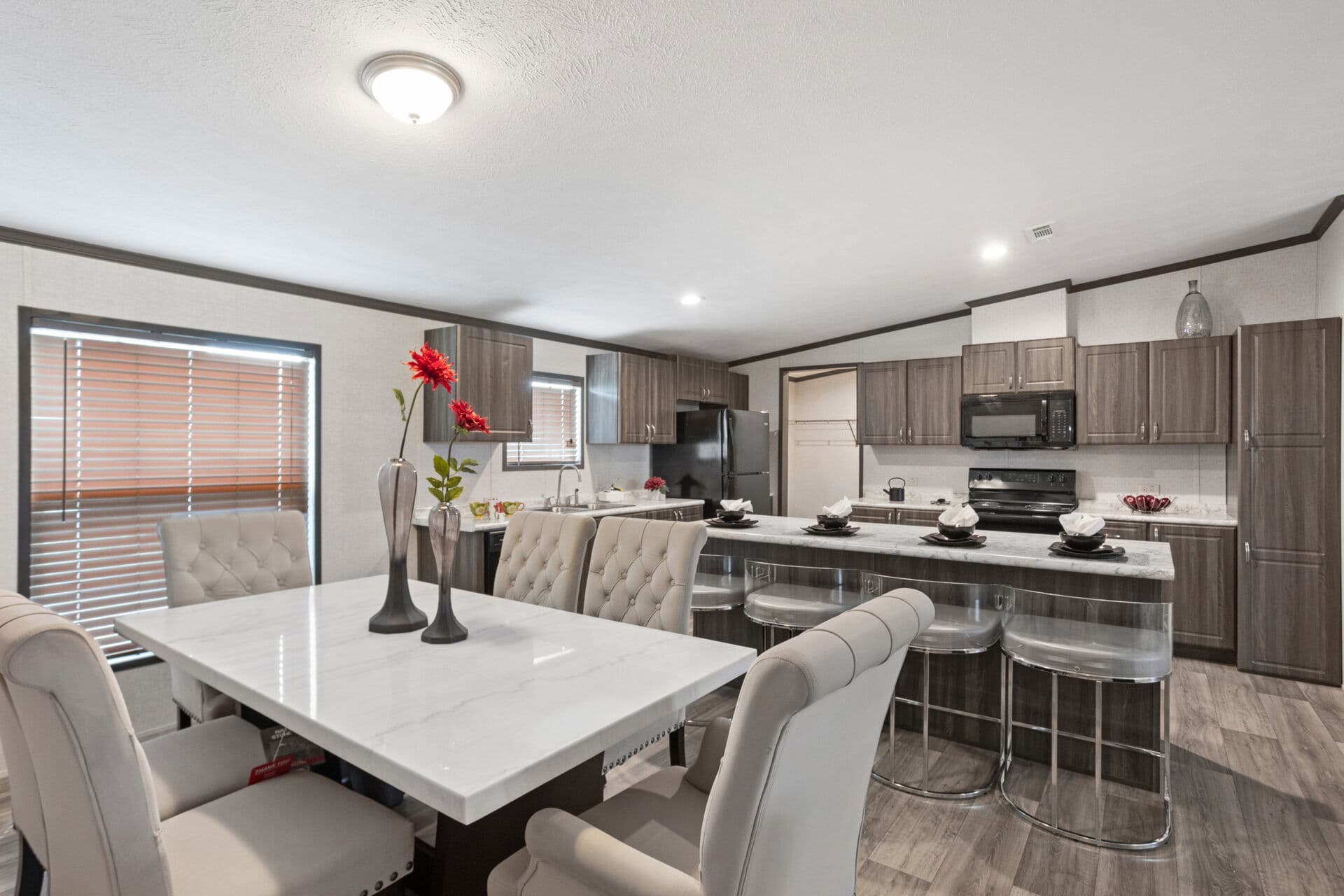 The pawn kitchen home features