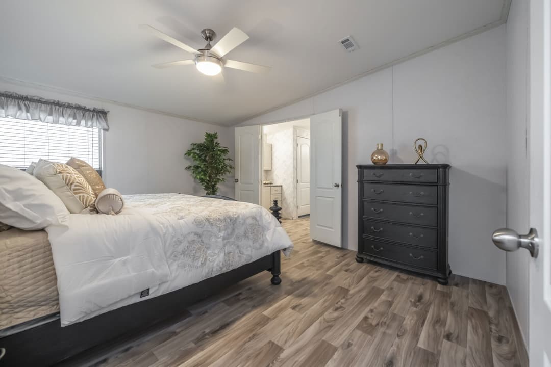 The rook bedroom home features