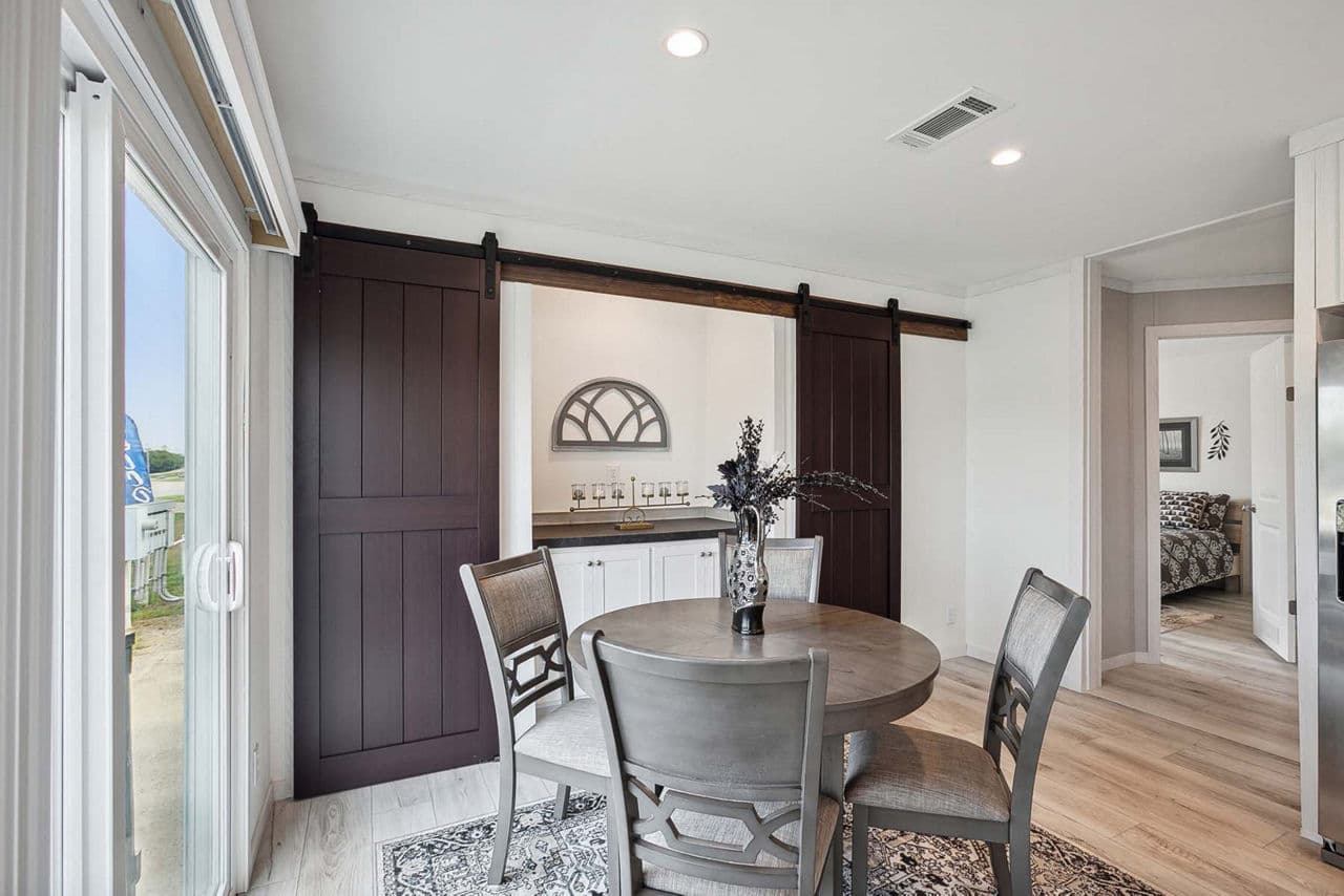 Nm2852a interior home features