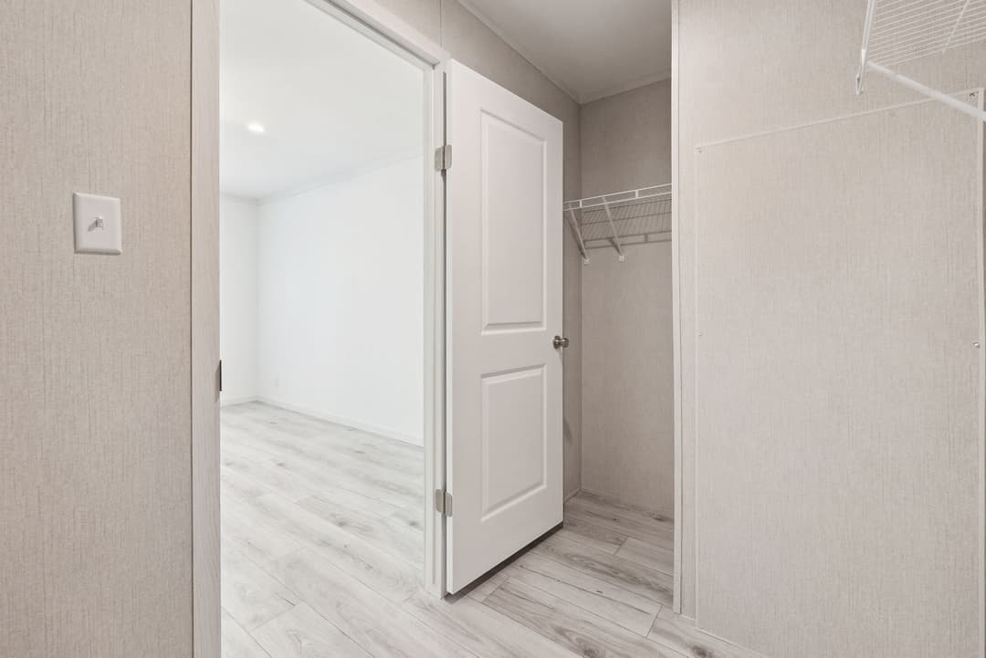 Nm2860l interior home features
