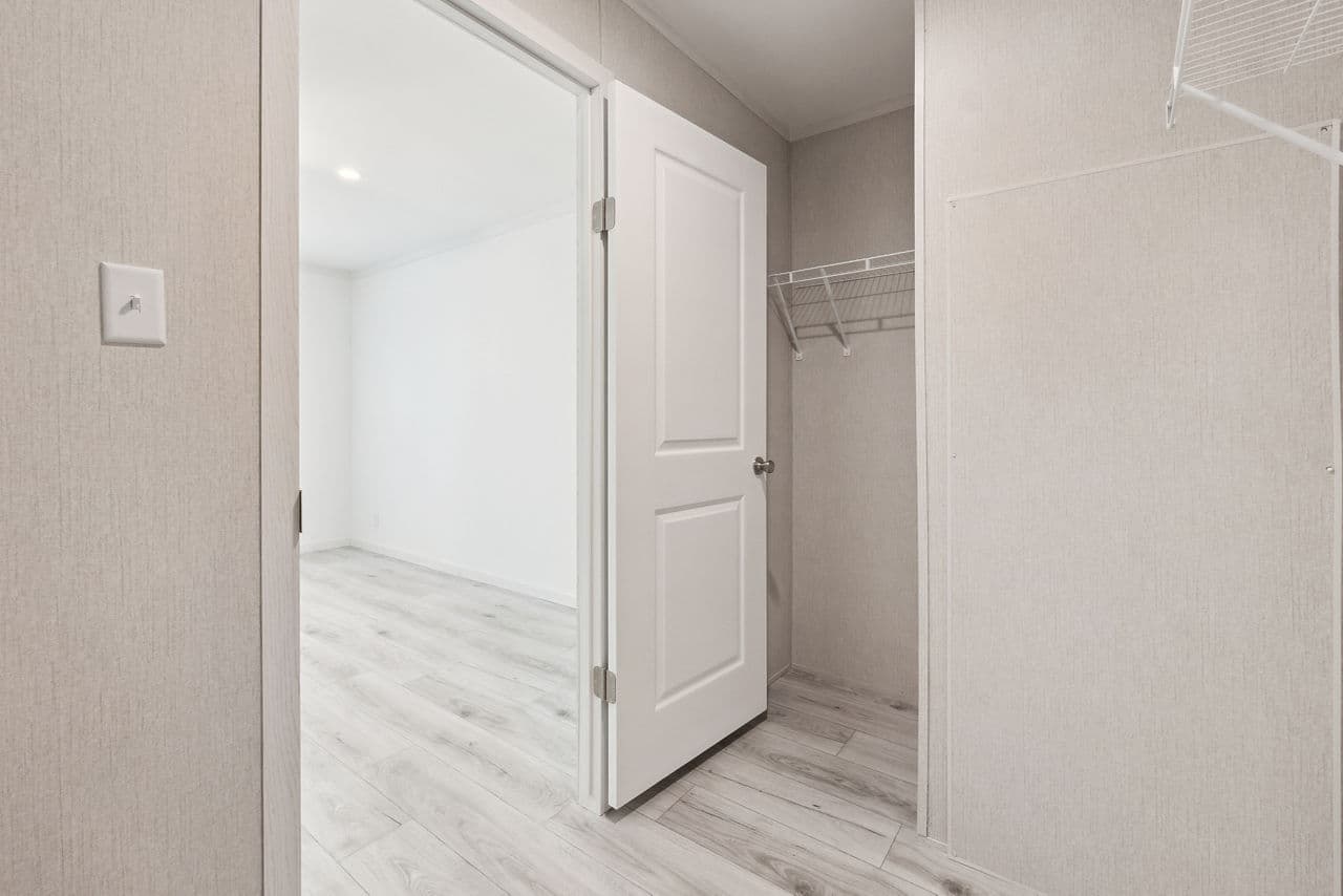 Nm2860l interior home features