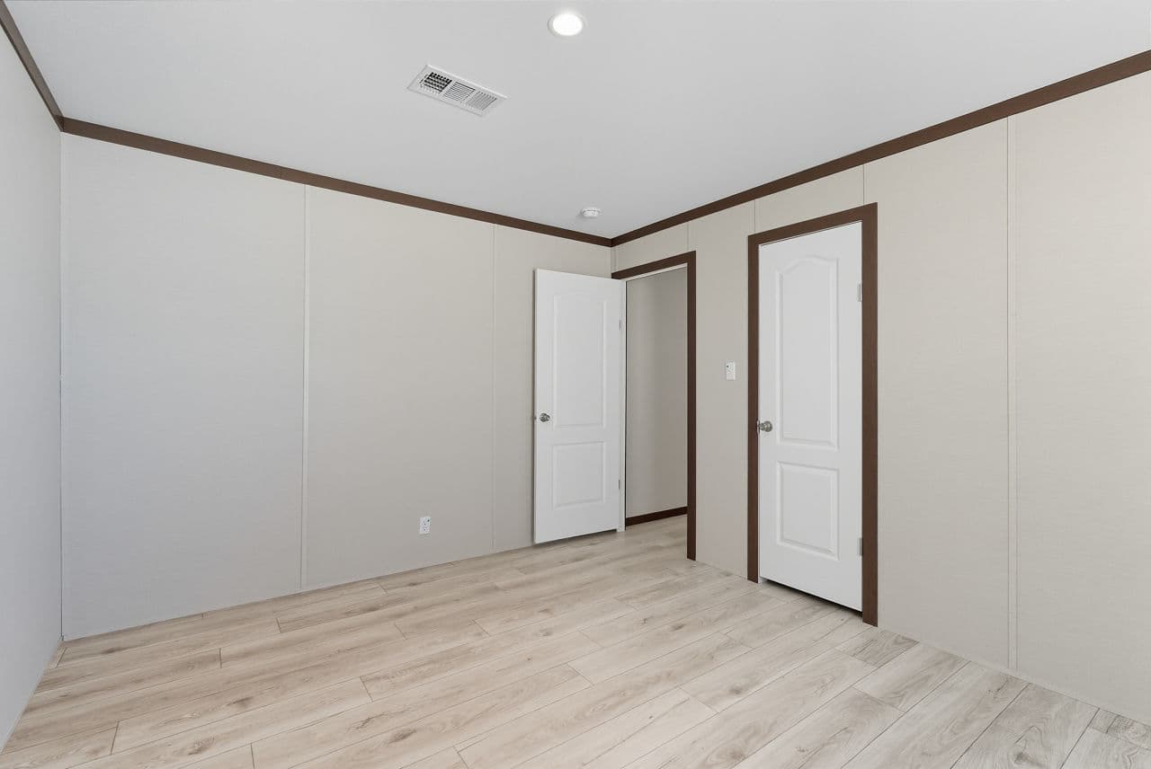 Nm2842j interior home features