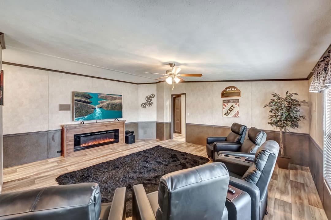 The king interior home features