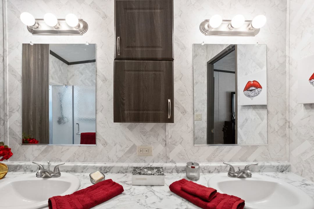 The pawn bathroom home features