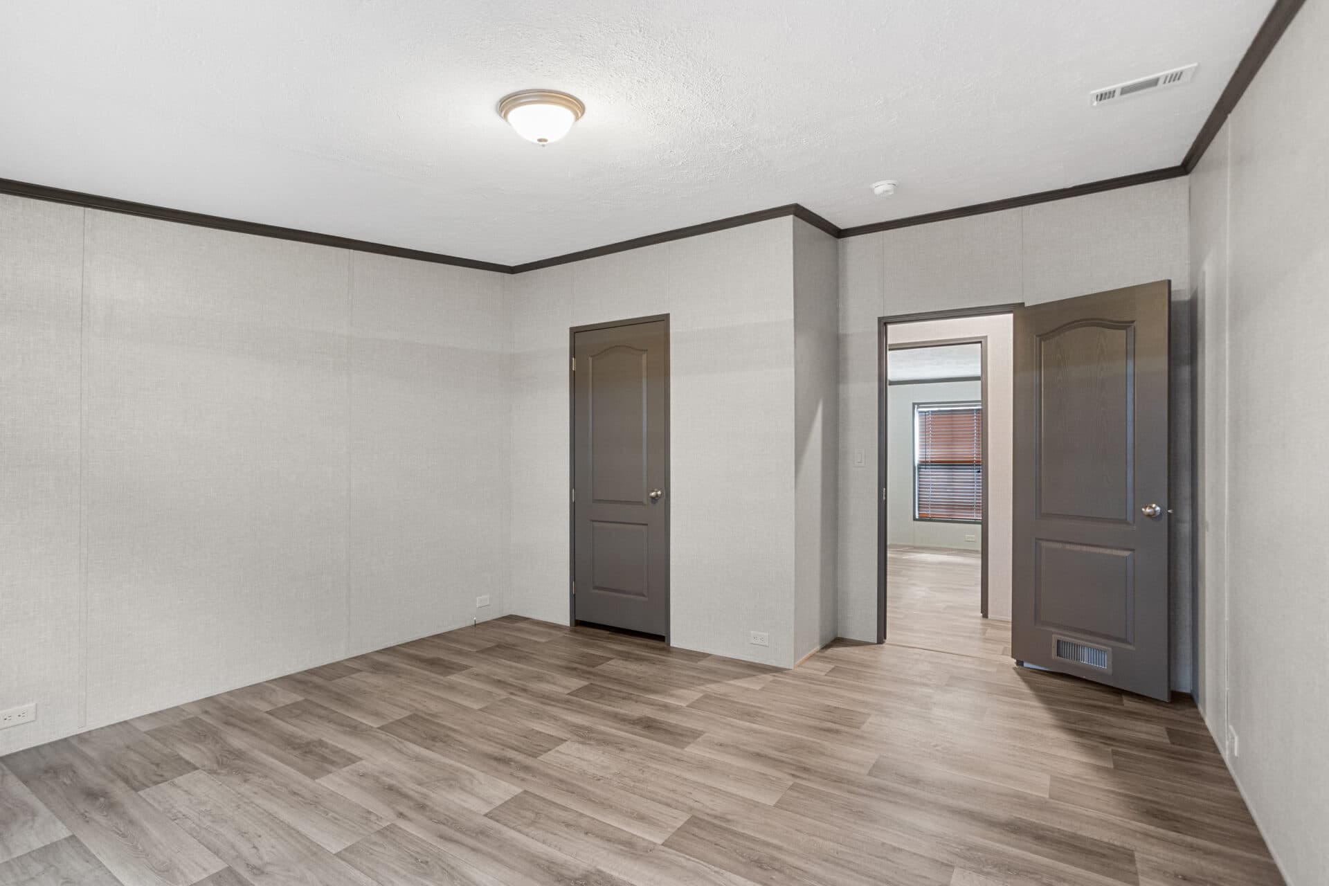 The pawn bedroom home features