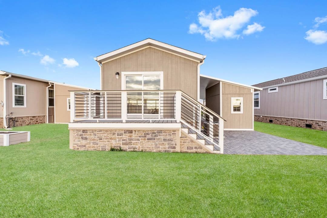 Innovation p exterior home features