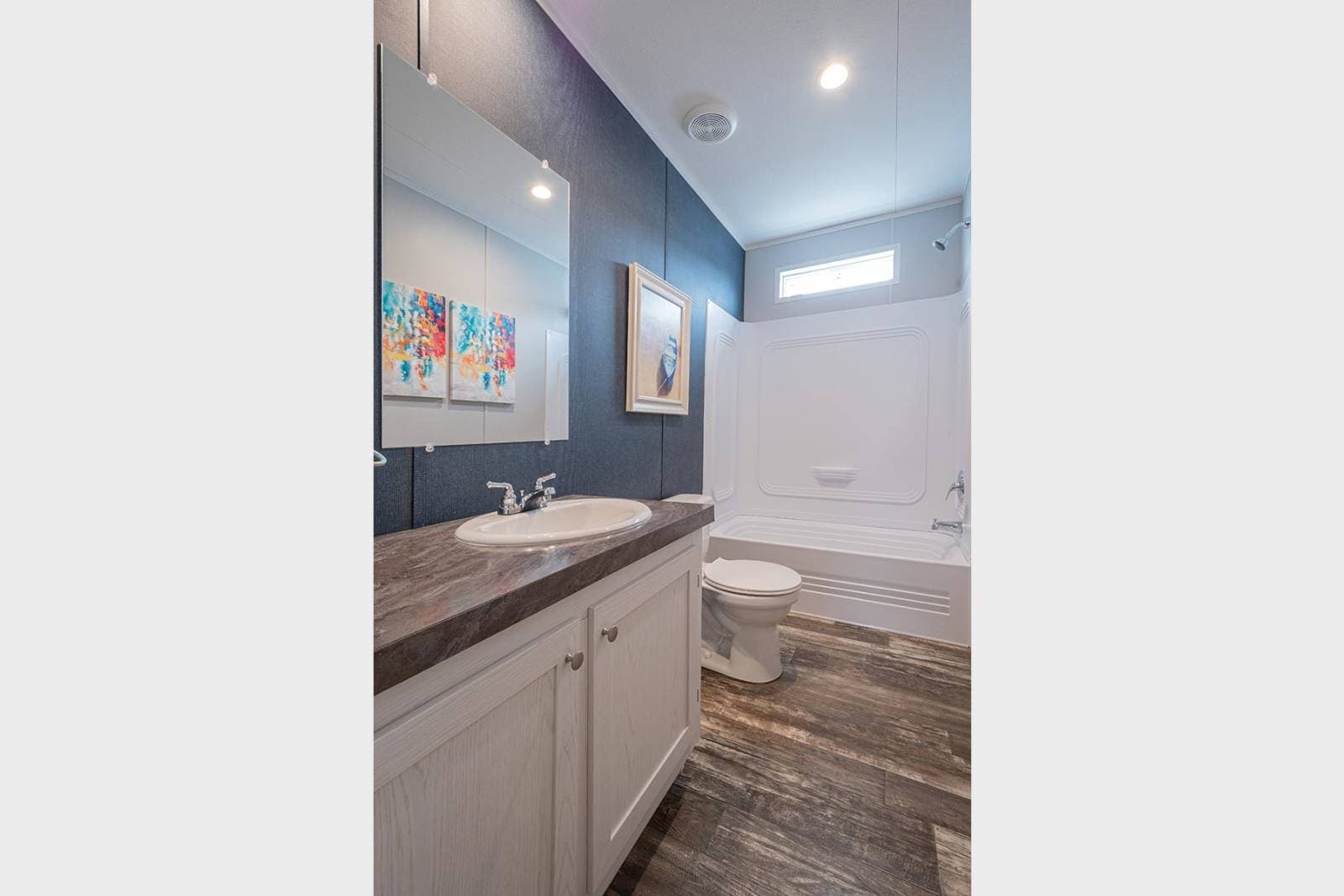 Redman rm3268a bathroom home features
