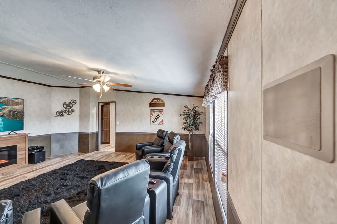 The king interior home features
