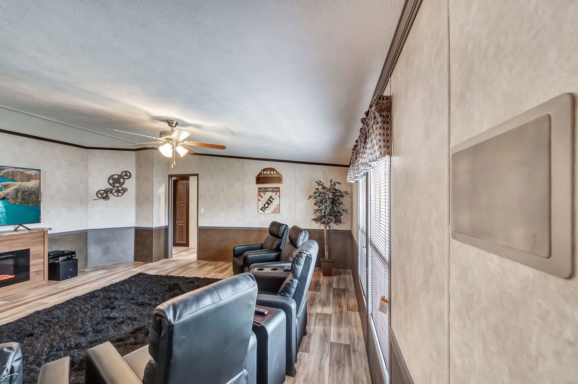 The king interior home features