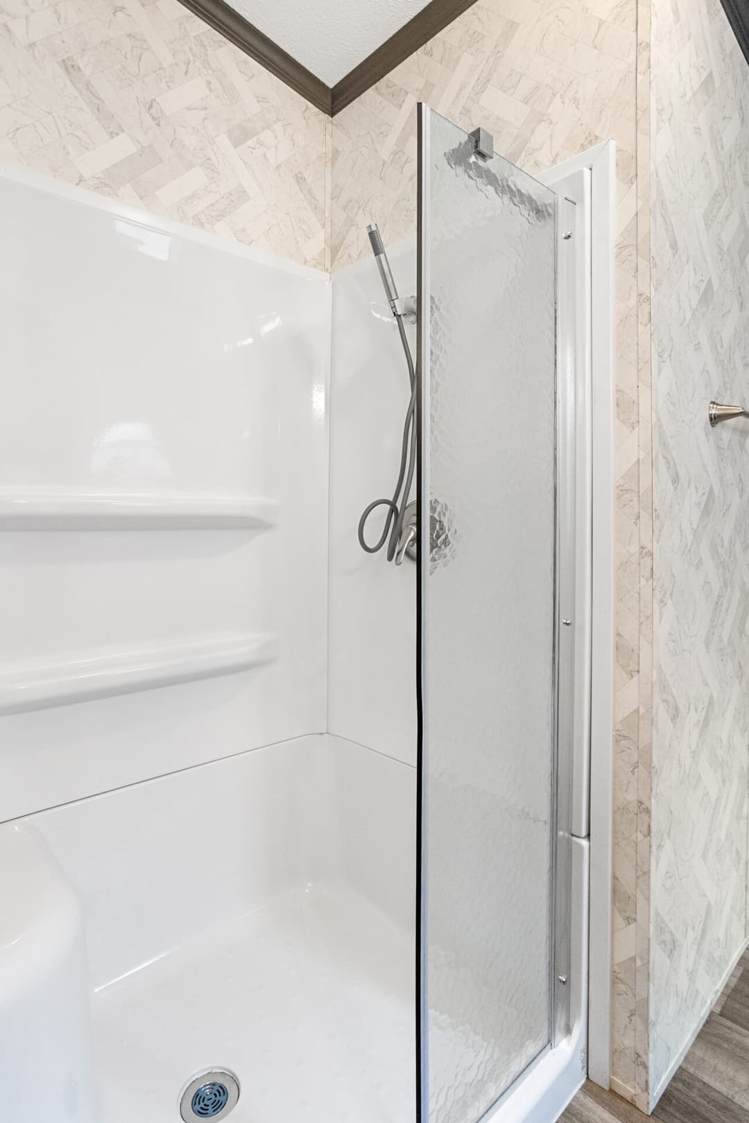 The pawn bathroom home features