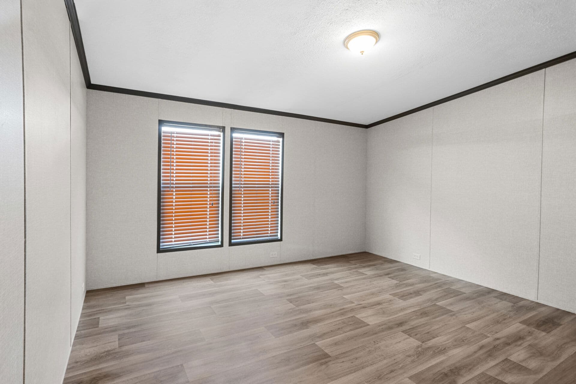 The pawn bedroom home features