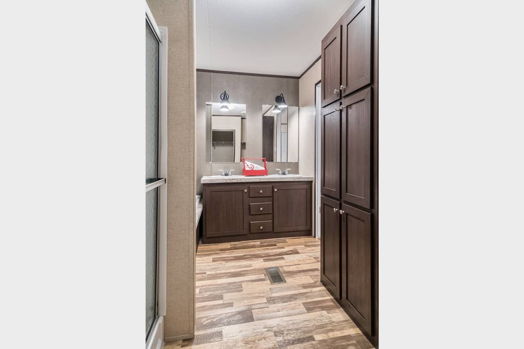 Select cs1676g bathroom home features