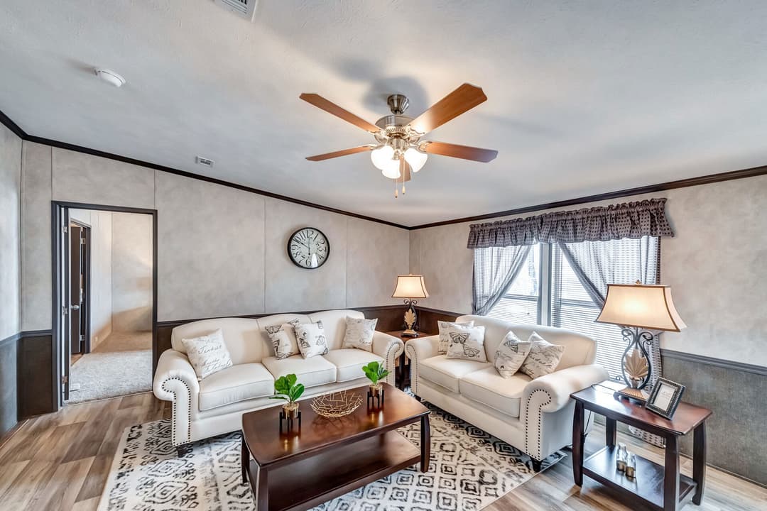 The king interior home features