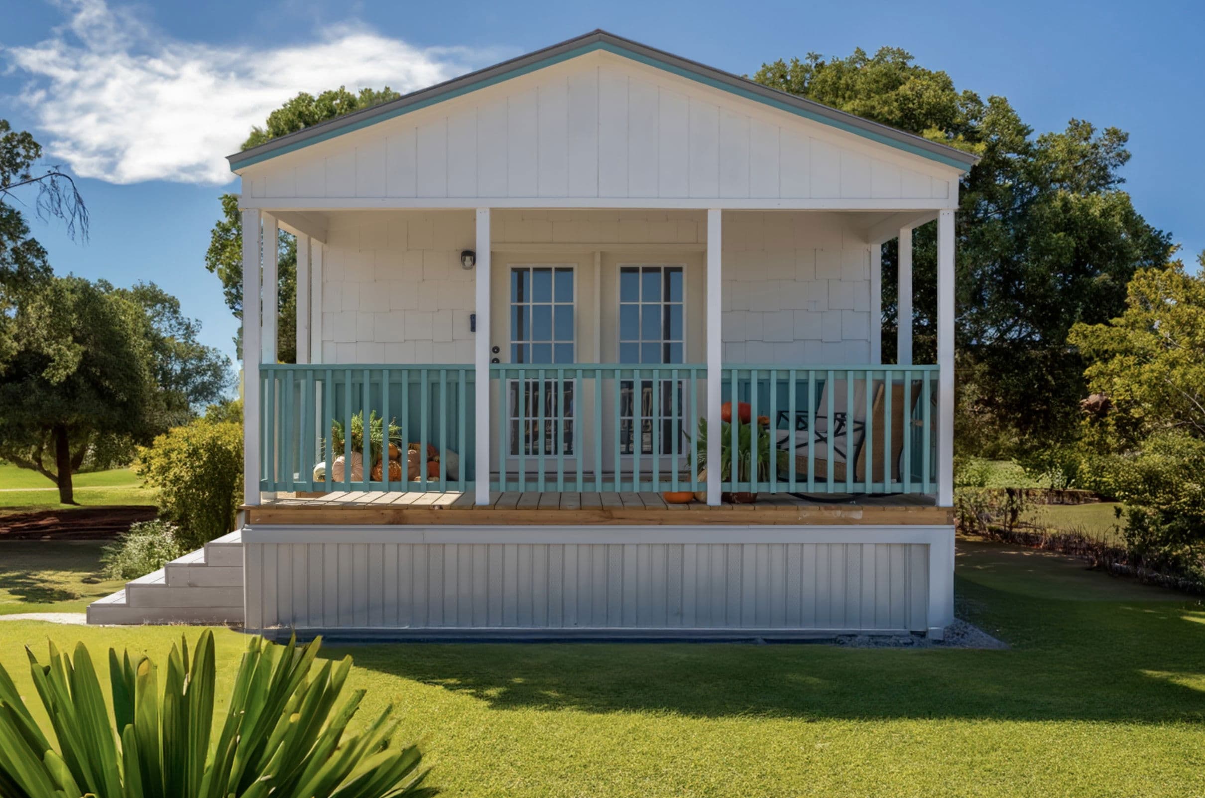 The queen elevation and exterior home features