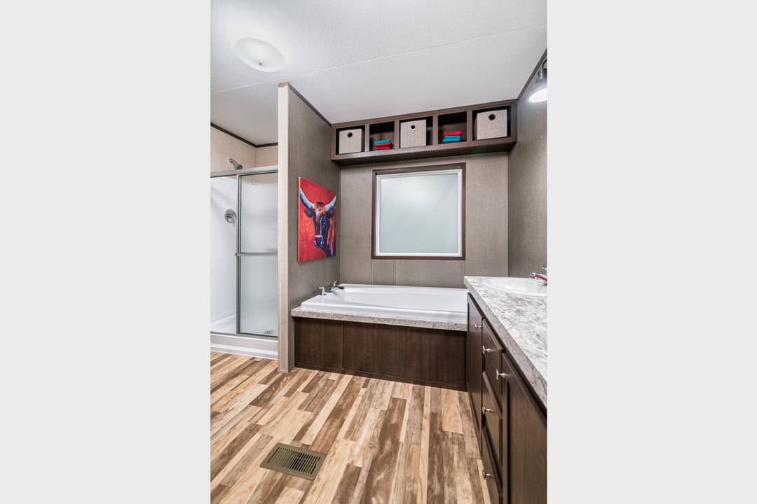 Select cs1676g bathroom home features