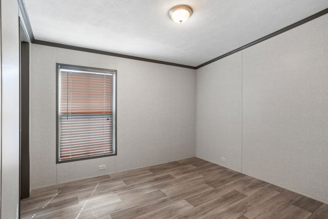 The pawn bedroom home features
