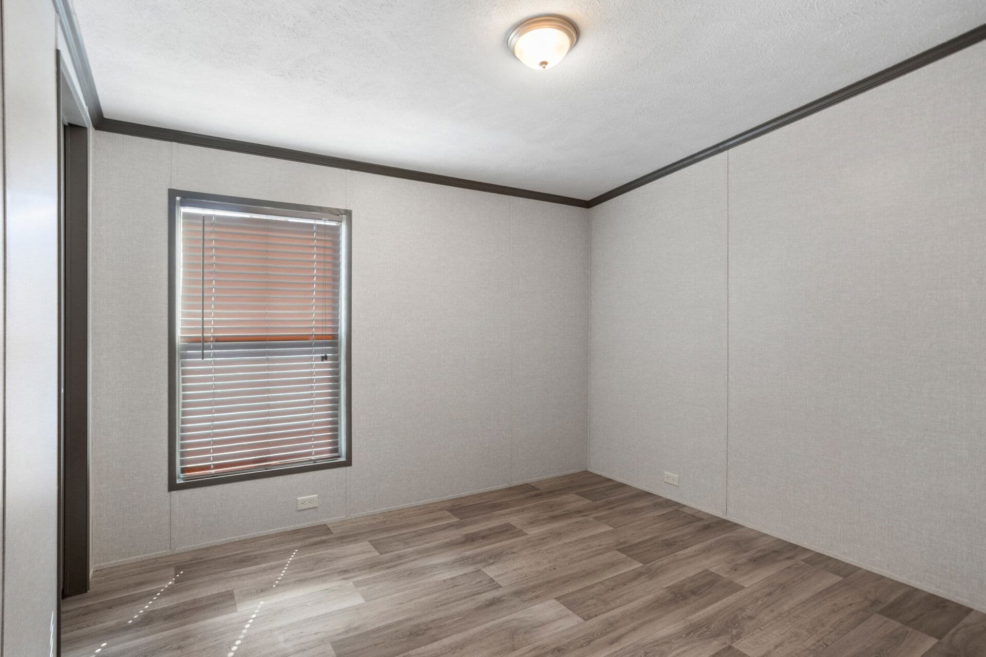 The pawn bedroom home features