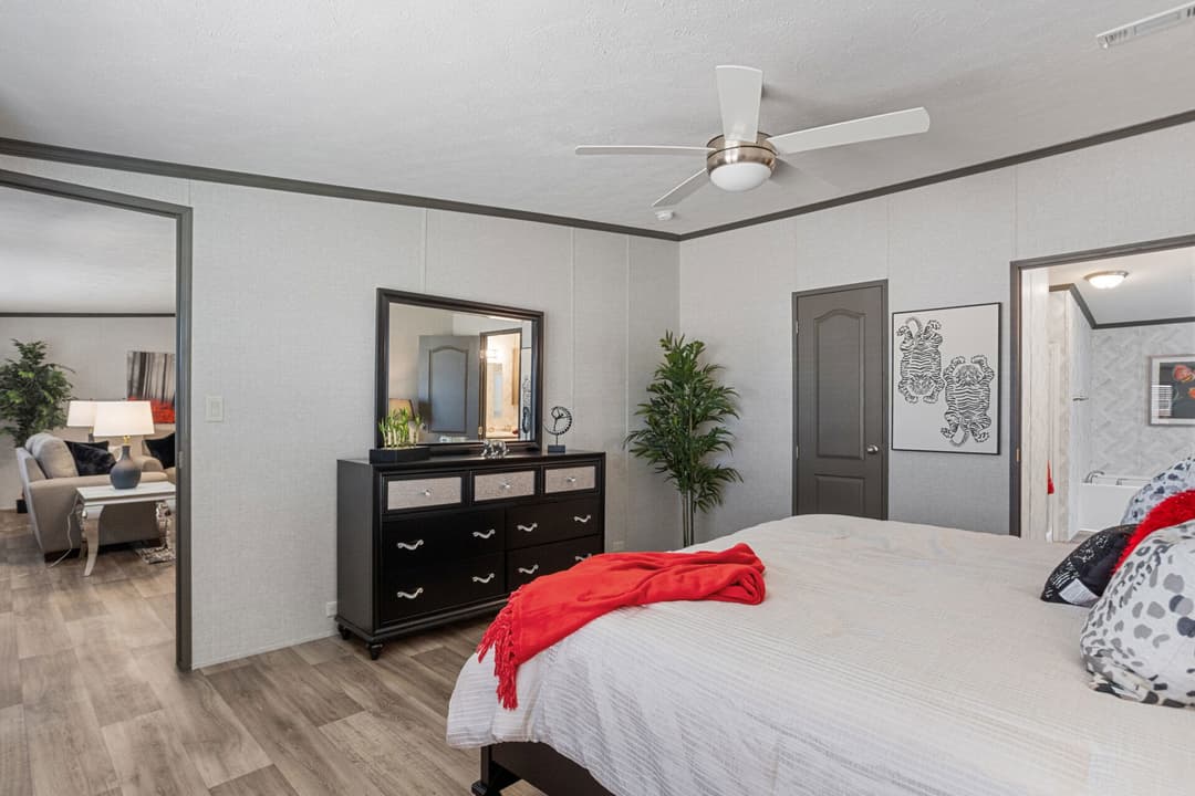 The pawn bedroom home features