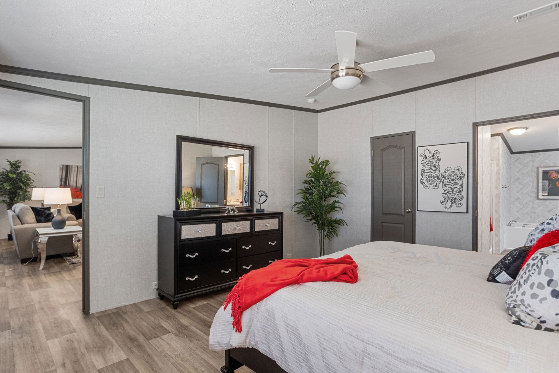 The pawn bedroom home features