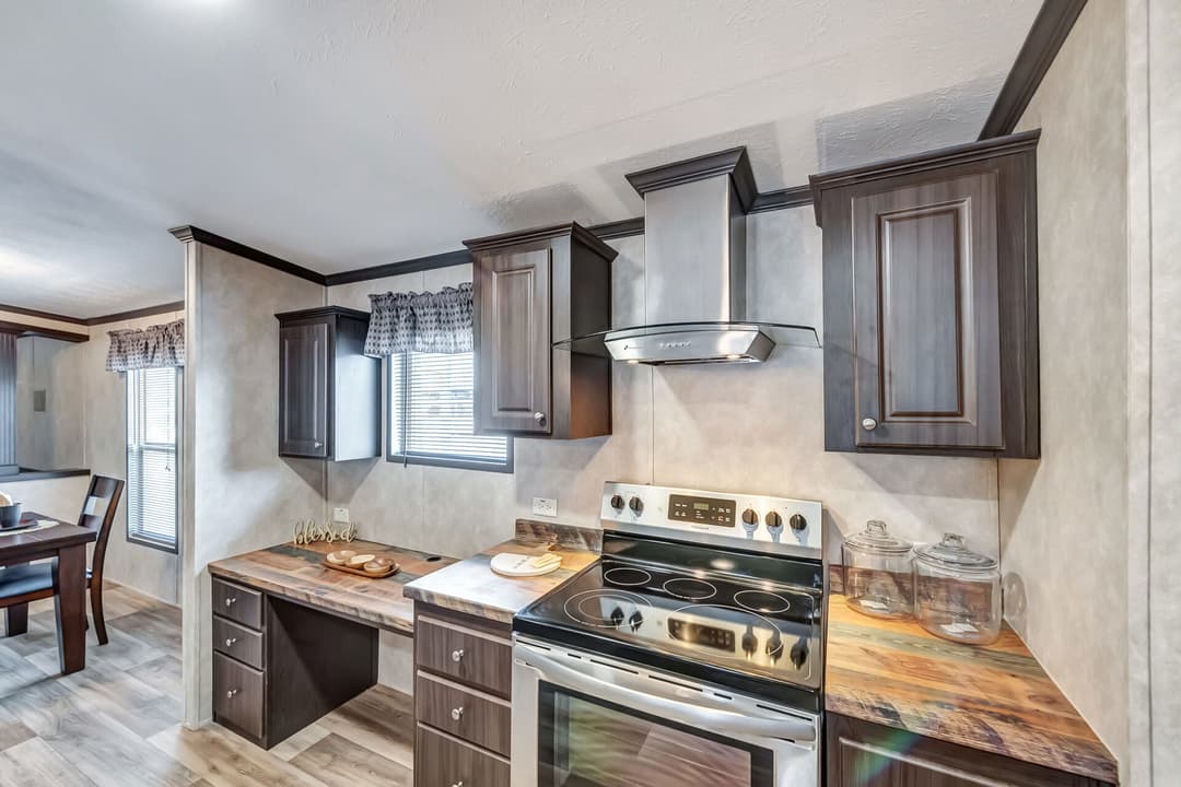 The king kitchen home features