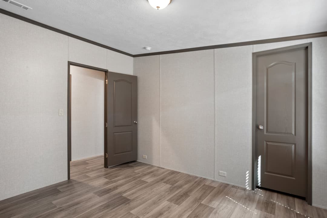 The pawn bedroom home features