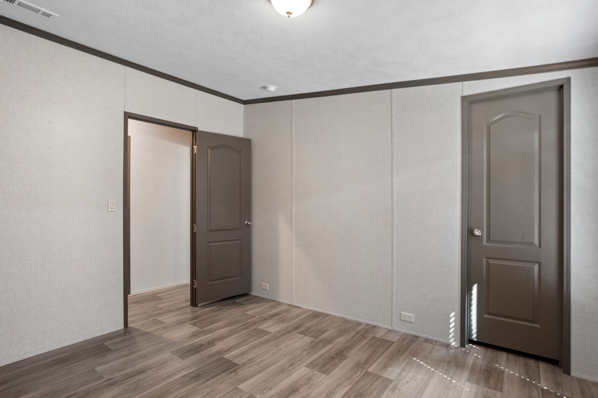 The pawn bedroom home features