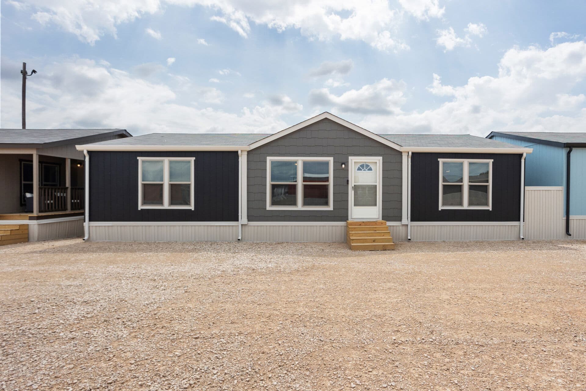 The pawn exterior and elevation home features