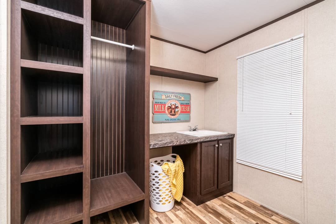 Select cs1676g interior home features
