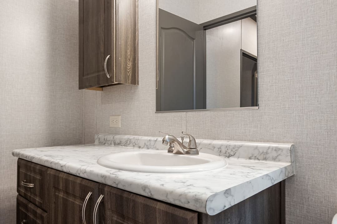The pawn bathroom home features