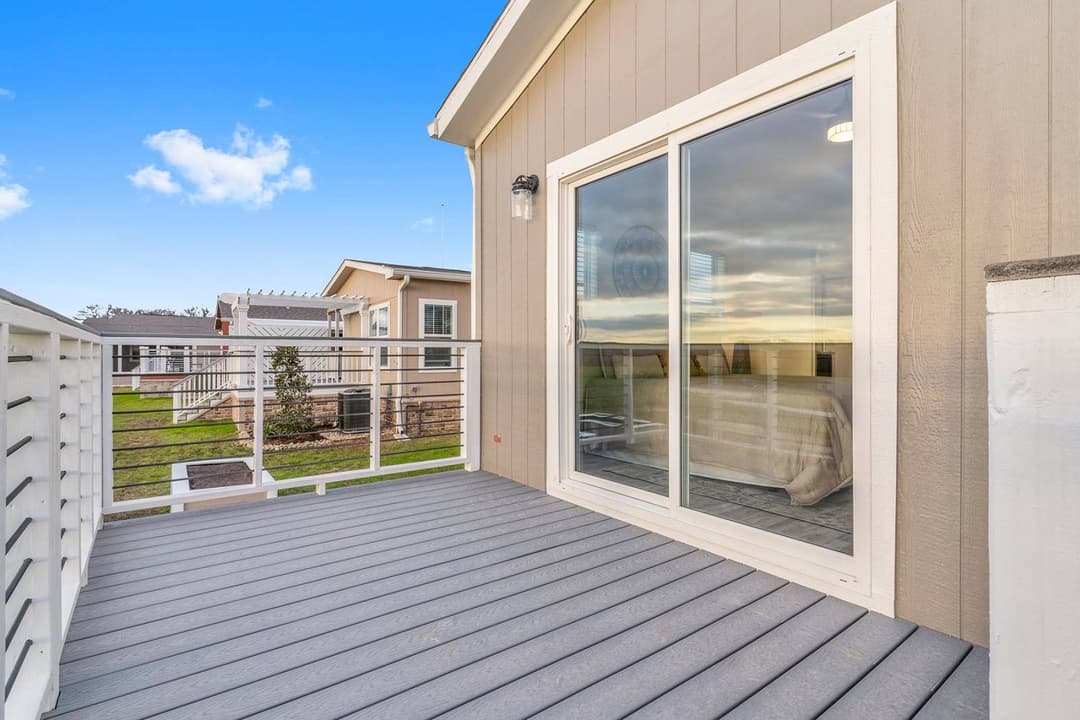 Innovation p exterior home features