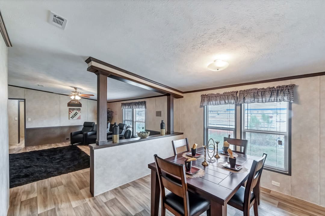 The king interior home features