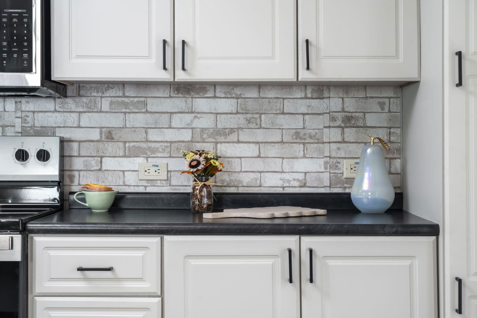 The queen kitchen home features