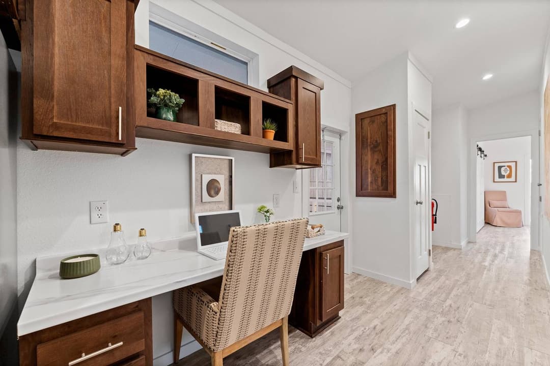 Innovation p interior home features