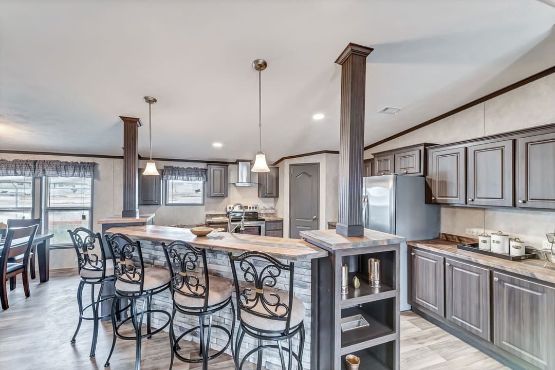 The king kitchen home features