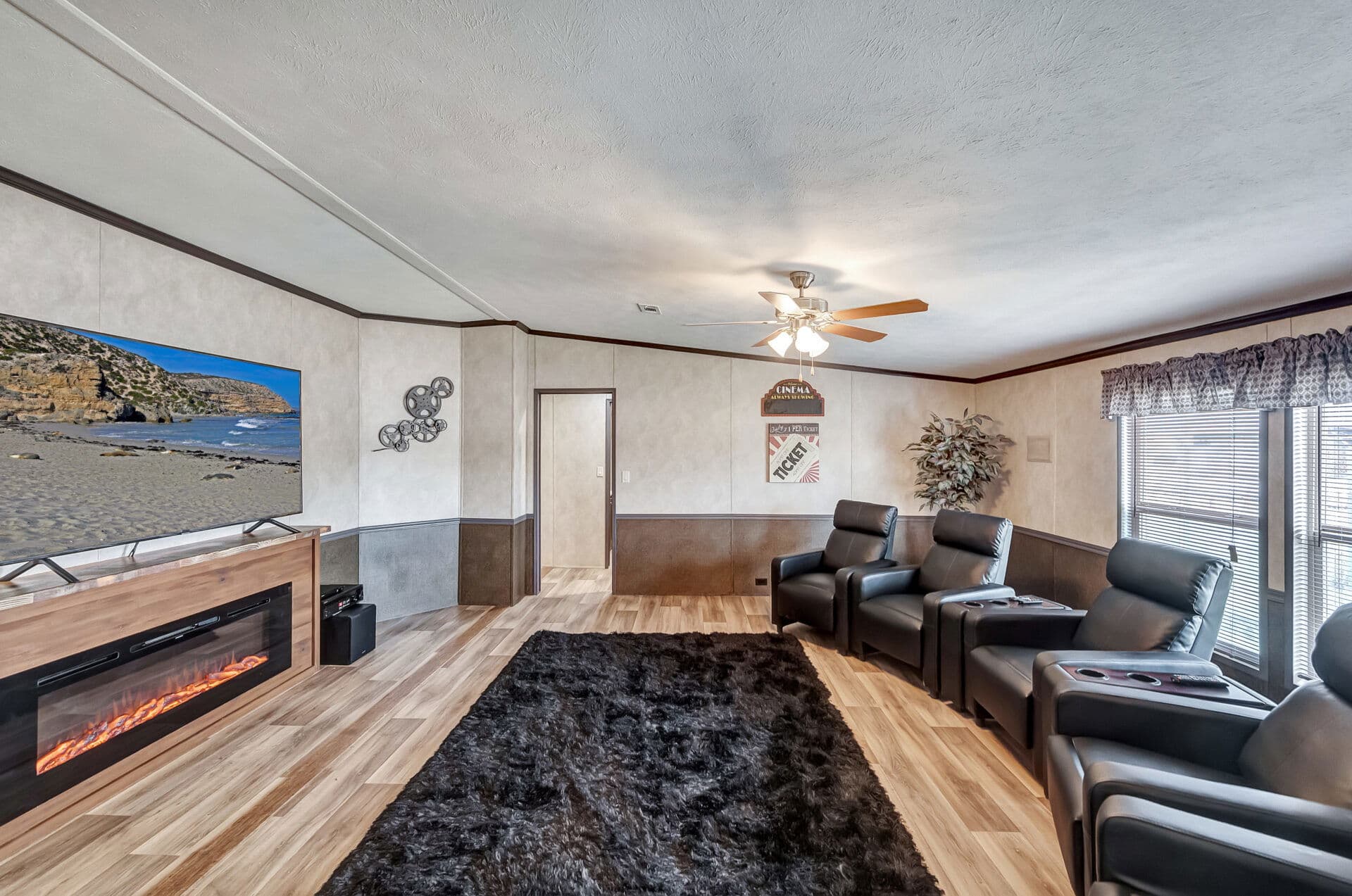 The king interior home features