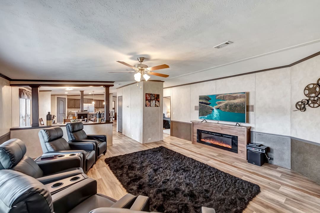 The king interior home features