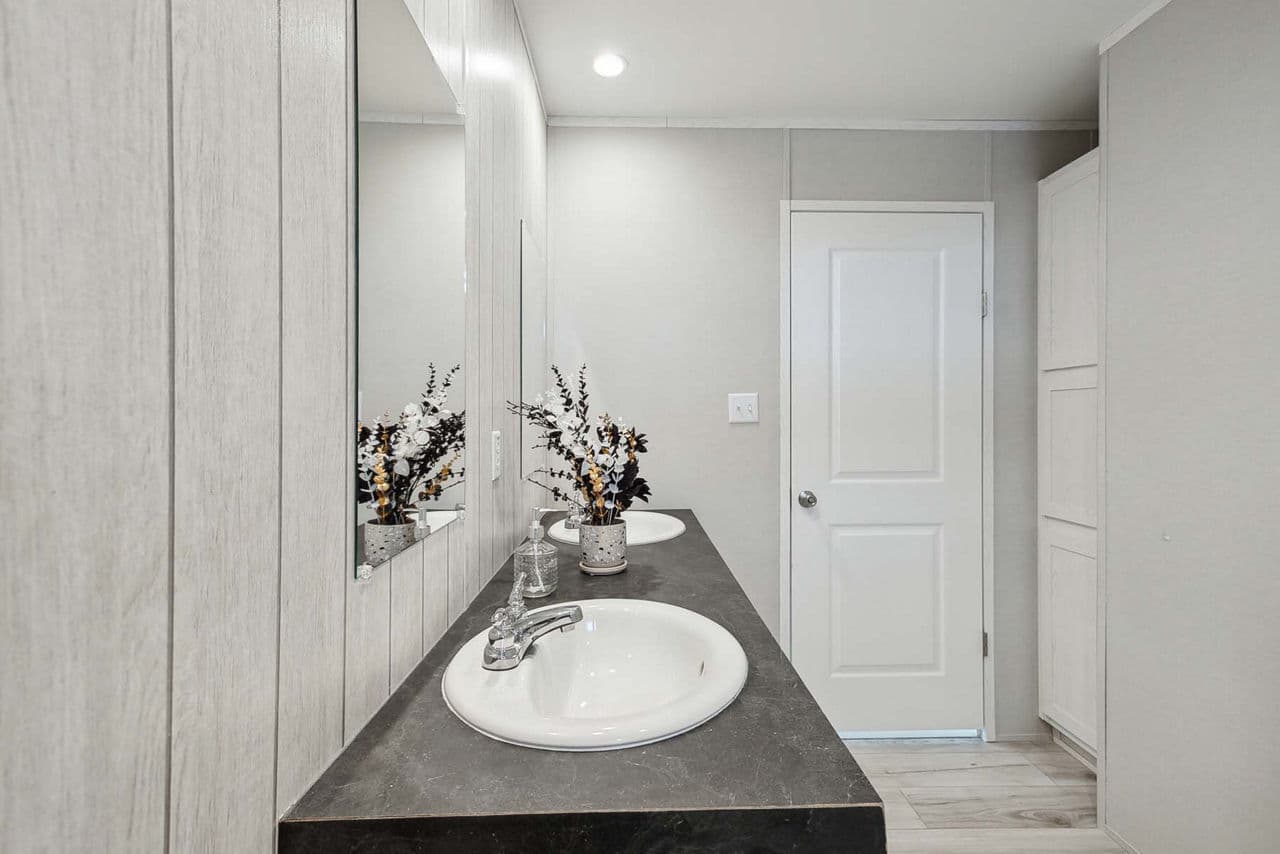 Nm2852a bathroom home features