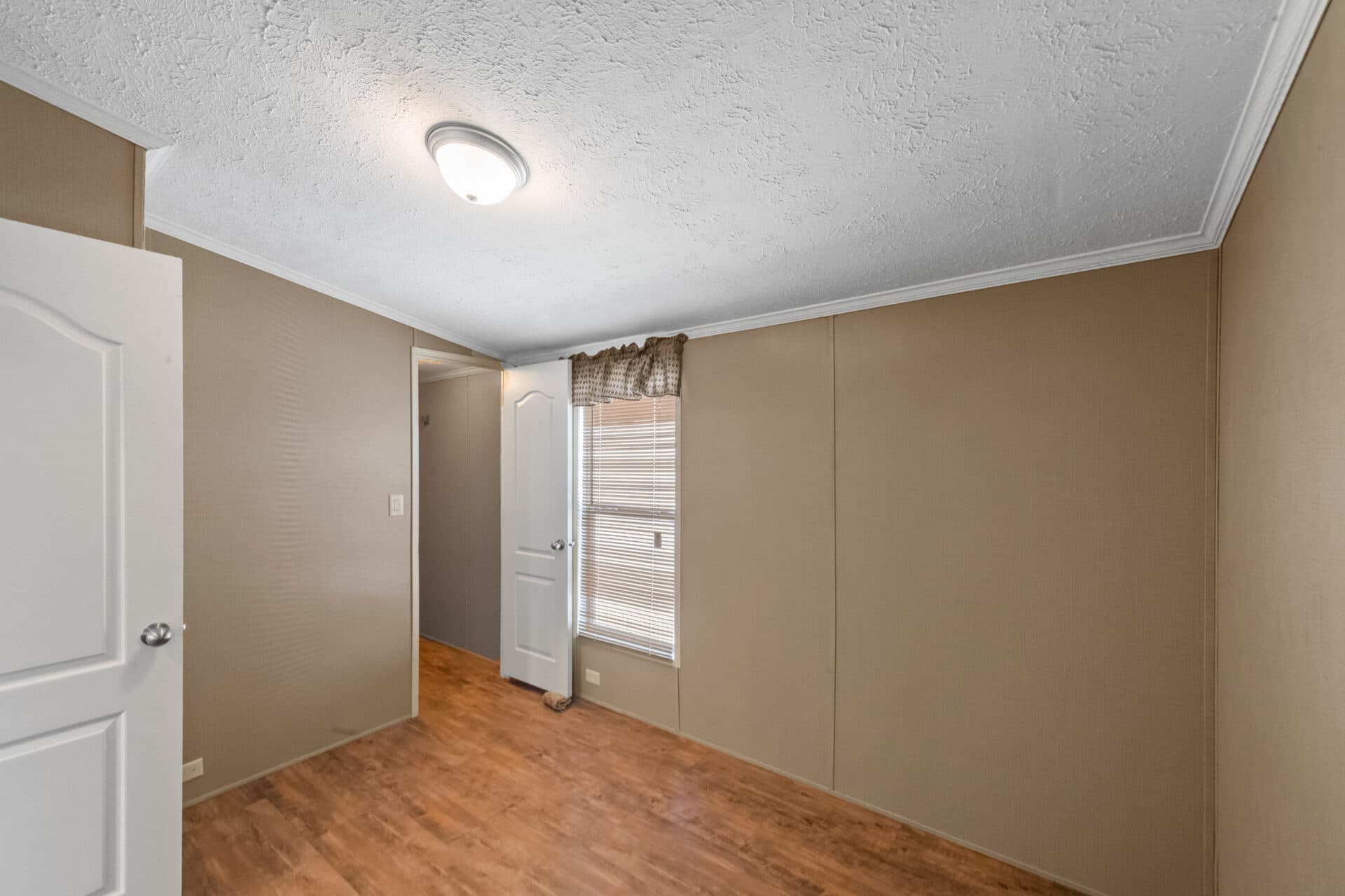 The knight  home features
