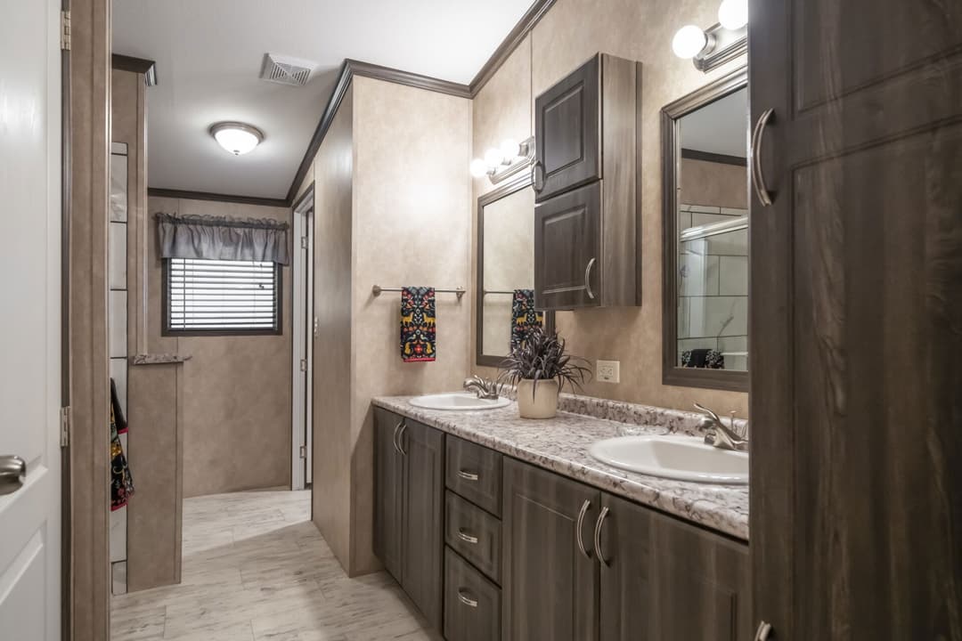 The bishop bathroom home features
