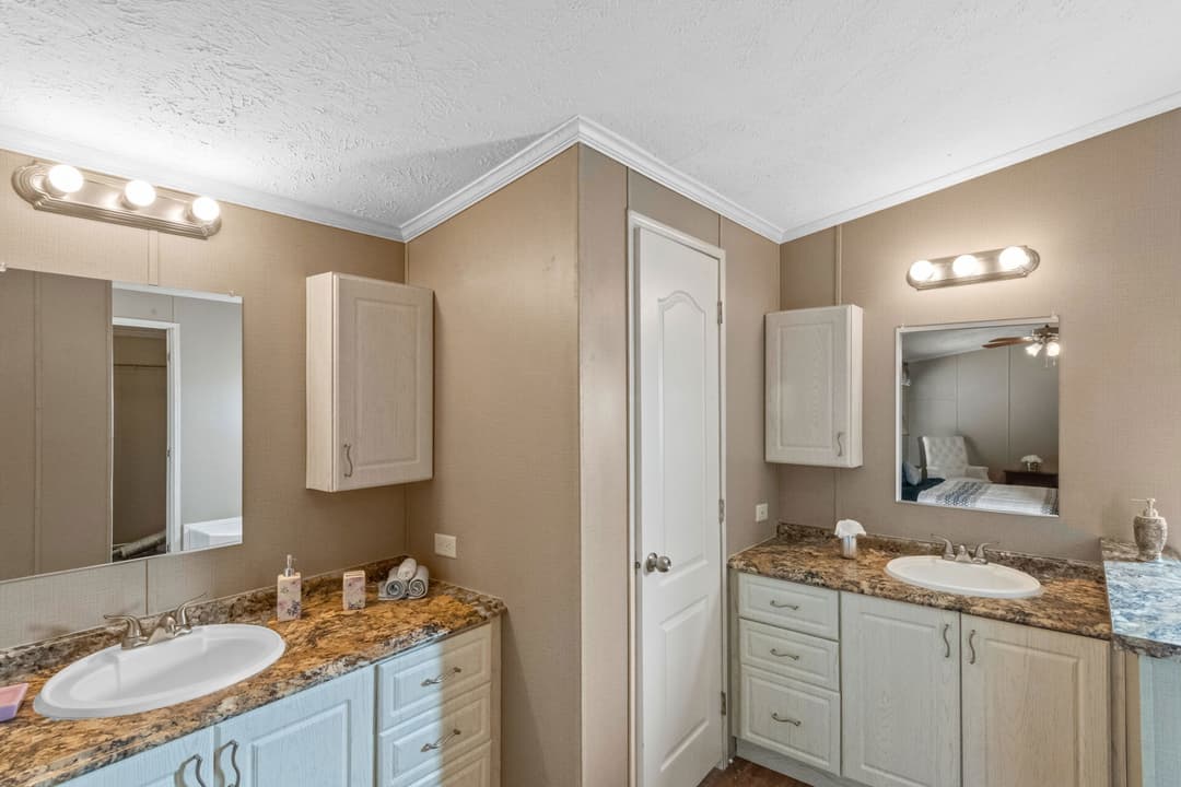The knight bathroom home features